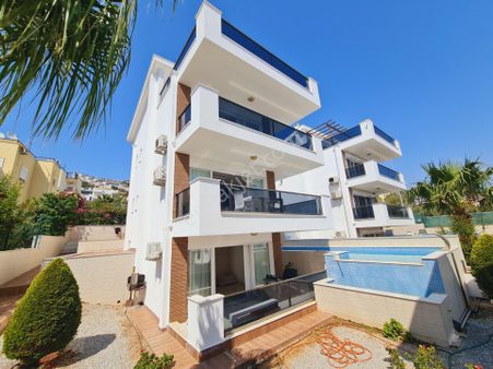 Akbük'te Tam Müstakil Site İçi Özel Havuzlu Villa Kısmi Eşyalı !