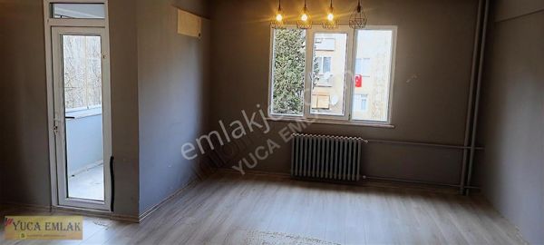 Yuca Emlaktan Kozyatağında Mükemmel Konum Da Temiz Ara Kat 3+1