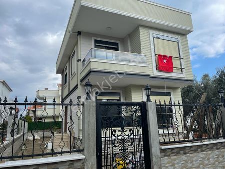Sabri Pınarbaşı'dan Güre'de Satılık Sıfır Tek Müstakil Villa