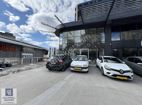 Yenimahalle Anadolu Bulvarı Autozonda Kiralık 700 M2 Köşe İşyeri