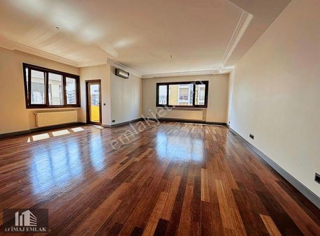 Suadiye 4+1 Caddeye Yakın 170 M2 Net Mimari Dekor Balkonlu