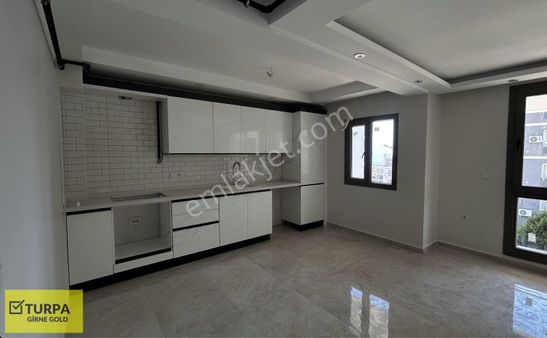 Çiğli'de 2+1 Ebeveyn Banyolu&giyinme Odalı Yüksek Giriş Satılık