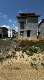 Silivri Ortaköyde 500m Arsa İçinde Satılık Düşeş Villa Lar No:335