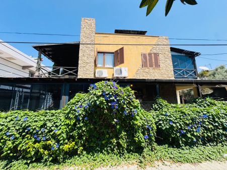 Kuşadası Avm Bölgesinde Denize 200 Mt Satılık 4+1 Yazlık