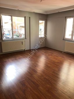 Hürriyet Mahallesinde İci Temiz Satılık Daire