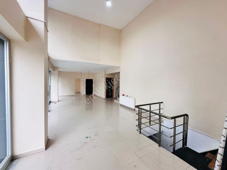 Akçadağ Gayrimenkul'den Tuzlanın Gözde Konumunda Kiralık Dükkan