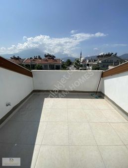 Akarca Mahallesinde Merkezde Tripleks Müstakil Bahçeli Villa