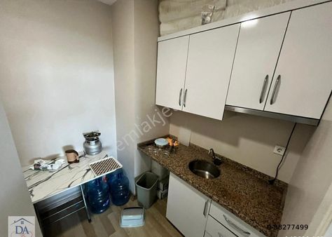 İstoç Oto Ticaret Merkezin'de Burak Plazada 90m2 Ofis Katı