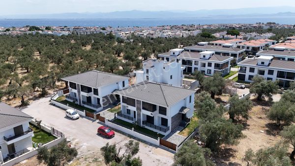 Güre Sahil Bölgesinde Modern Mimarı Lüks 4+1 Villa