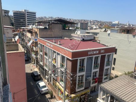 Konumevden Karabağlar Yunus Emre Mahallesinde 3+1 Doğalgaz Lı Daire Merkezi Lokasyon Üzerinde