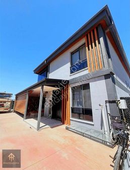 **trıple Site'de **müstakil *özel Yaşam Alanı 7+1 Satılık Villa