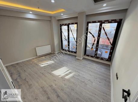 Yeşilova Mah'de 2+1 100m2 Otoparklı Bahçeli Yüksek Giriş