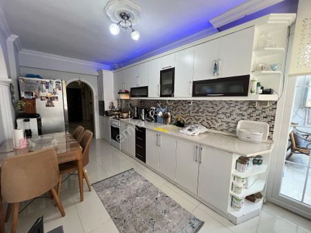 Lider Gayrimenkul'den Rasathane Mh. 3+1 145m² Caddeye Cephe Masrafsız Daire
