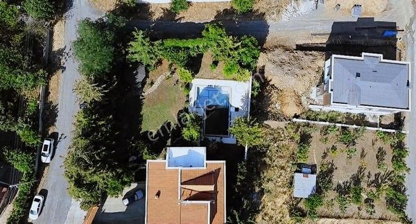 **1100 M2 Arsa İçinde Satılık Villa**