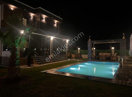 Fiyat Düştü Fırsat Sahilde Havuzlu 4+1