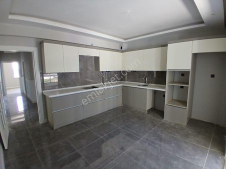 Akçay Emlak'tan Akşehir Yarenler Batışehir Konutlarında Garajlı Sıfır Satılık 3+1 Daire