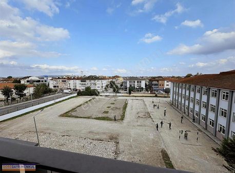 Cadde"de 54 Te Önü Açık 1+0 Kiralık Ofis