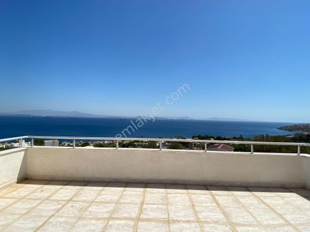 Çandarlı'da Panoramik Deniz Manzaralı Müstakil Satılık 3+1villa