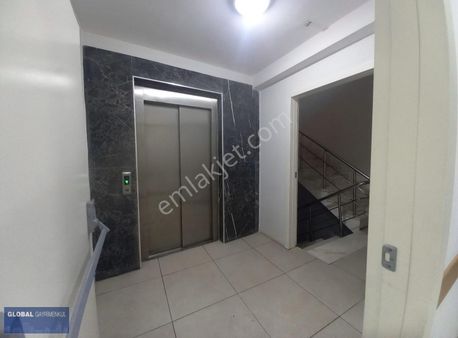 Marmaraya, Caddeye Yakın Konumda Site İçinde Satılık 2+1 Daire