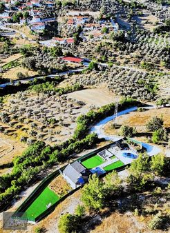 590 M2 Arazi İçinde Müstakil Taş Ev Denize 20 Dakika