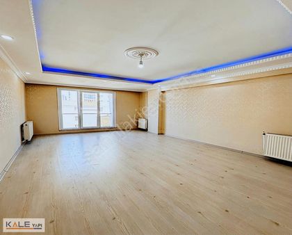 Bahçeşehir Konumunda Satılık 2+1 Geniş Daire