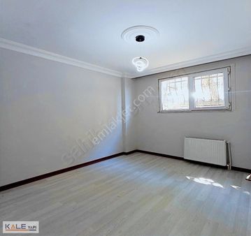 Sultaniye Mahallesi 2+1 Yüksek Cam Seviyesinde Bahçe Katı