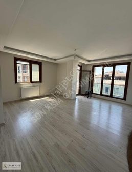 Çekmeköy Cumhuriyet Mah. Geniş Lüx Kiralık 2+1 Daire