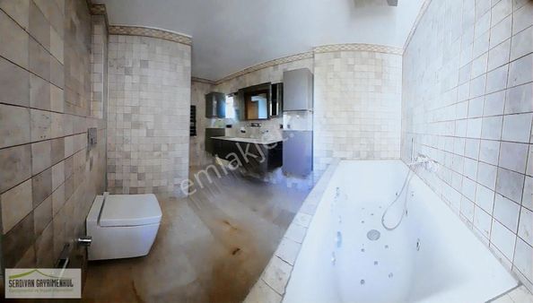 Sapanca İpekyolunda Lüks Tripleks Müstakil Jakuzili Villa