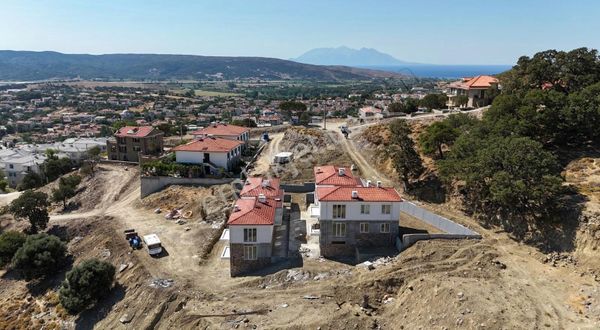 Nostalji Emlaktan Merkezde Manzaralı İmarlı Arsa