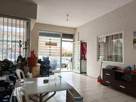 Şafak Caddesinde Cadde Cepheli 187 M2 Satılık Fırsat Dükkan