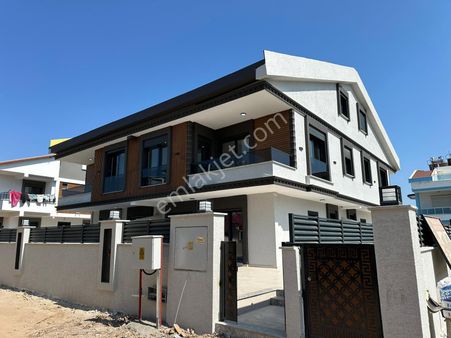 Didim Efeler Mah Merkezi Konumda Satılık 4+1 Havuzlu Villa