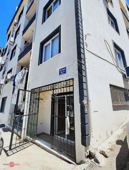 Dikili Salimbeyde Merkeze Yakın Zemin Kat 3+1 Fırsat Daire!