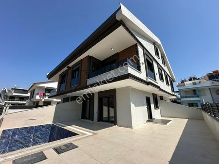 Didim Efeler Mah. 4+1 Açık Mutfaklı Havuzlu Ve Teraslı 4, Lü Birleşik Trıplex Villamız Satılıktır