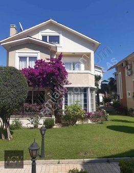 Antalya Belek'te Royal Sitesi İçeresinde 4+1 Eşyalı Villa