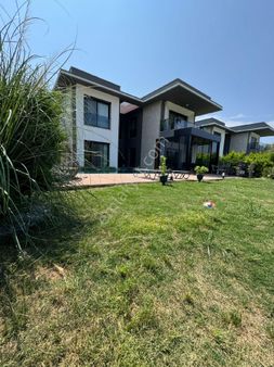 4+1 Kapalı Otopark 500m2 Arsa Payı