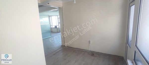 Altıparmak Caddesinde Satılık Bakımlı Daire