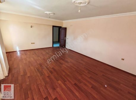 Rw Sıradışı'ndan Mutfağı Yenilenmiş Katta Kiralık 3+1 Daire