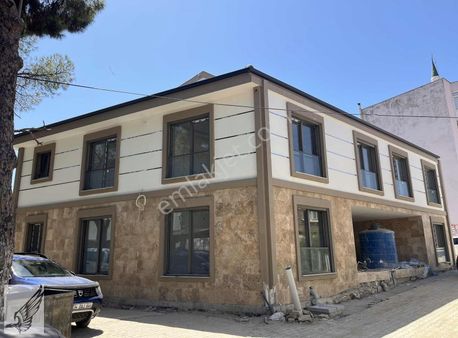 Seferihisar Çarşı Merkezinde Açık Mutfak 2+1 Satılık Daire