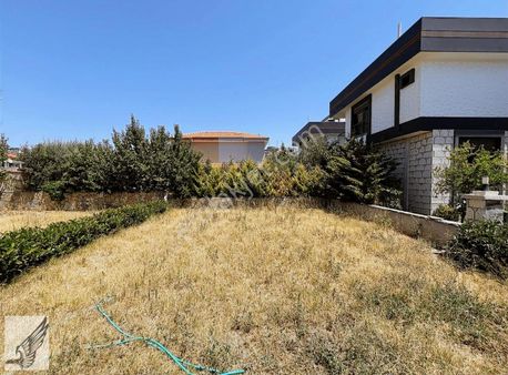 Seferihisar Akarca'da Plaja 100 Metre Geniş Bahçeli 3+1 Villa