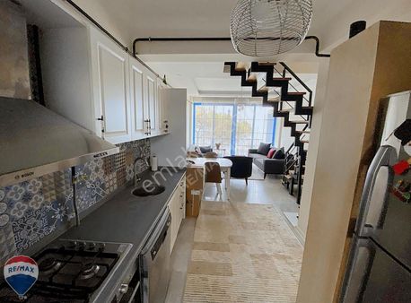 Alaçatı Evlerinde Denize Sıfır ,havuzlu ,otoparklı Eşyalı!!!