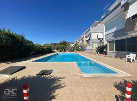 Akbük Merkezde Havuzlu Deniz Manzaralı Dublex Daire