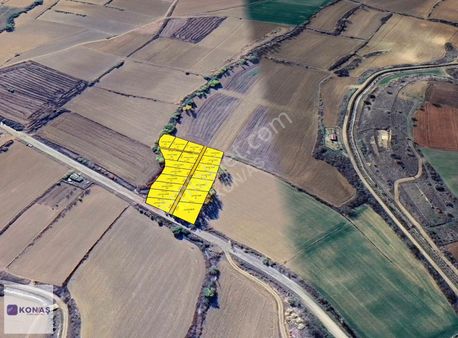 Konaştan Bahçeköyde Köyün Dibinde Satılık 245 M2 Tarla