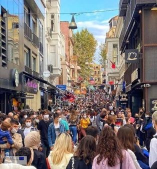 Moda'da En İşlek Noktasında Cafelere Devren Dükkan