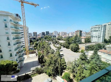 Lunas-caddebostan'da 115m2 Net 3+1 Balkonlu Güney Cephe Daire