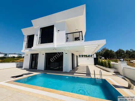 Bağımsız Tam Müstakil Havuzlu Otoparklı Köşebaşı 4+1 Lüks Villa