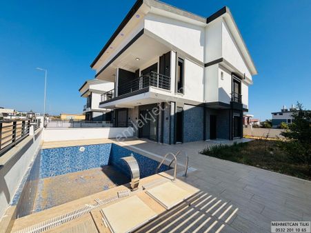 Müstakil Havuzlu Ve Otoparklı 4+1 Çift Teraslı Geniş Bahçe Villa