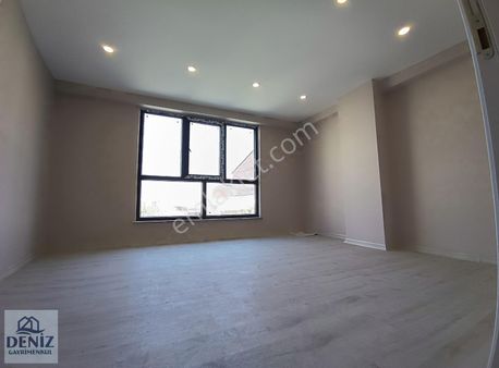 Deniz Gayrimenkulden Metroya 200mt Sıfır 2+1 80m2 Ara Kat Daire