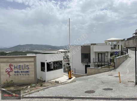 Boğaziçi Helis Göl Evleri Plajlı Ebeveyn Banyolu 2+1 Sıfır Daire