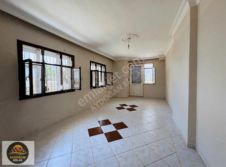 Aydoğan Emlak'tan Sahilde Bahçe Kullanımlı Geniş Fırsat Daire