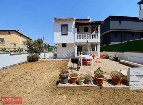 Çeşmealtı Güvendikte Denize Yakın Konumda Villa